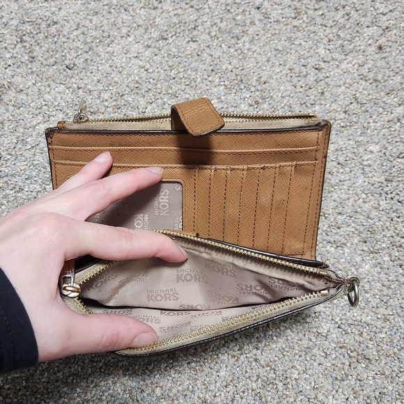 Michael Kors wallet - Picture 5 of 7